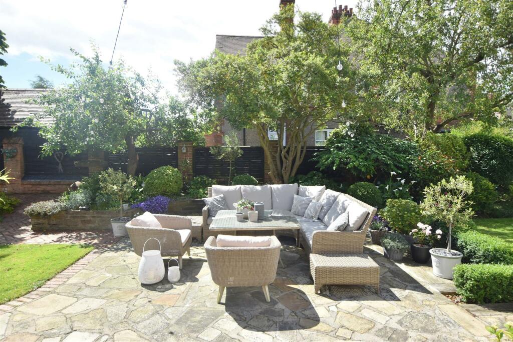 OUTSIDE ENTERTAINING AREA