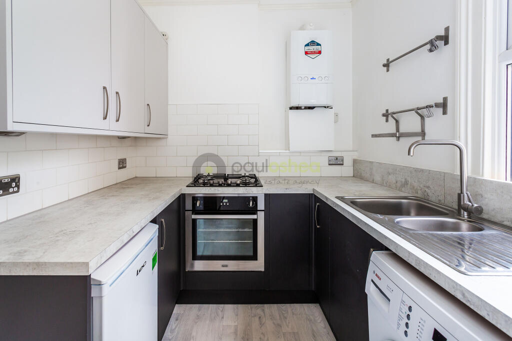 Flat-3-10-Moreton-Road-13
