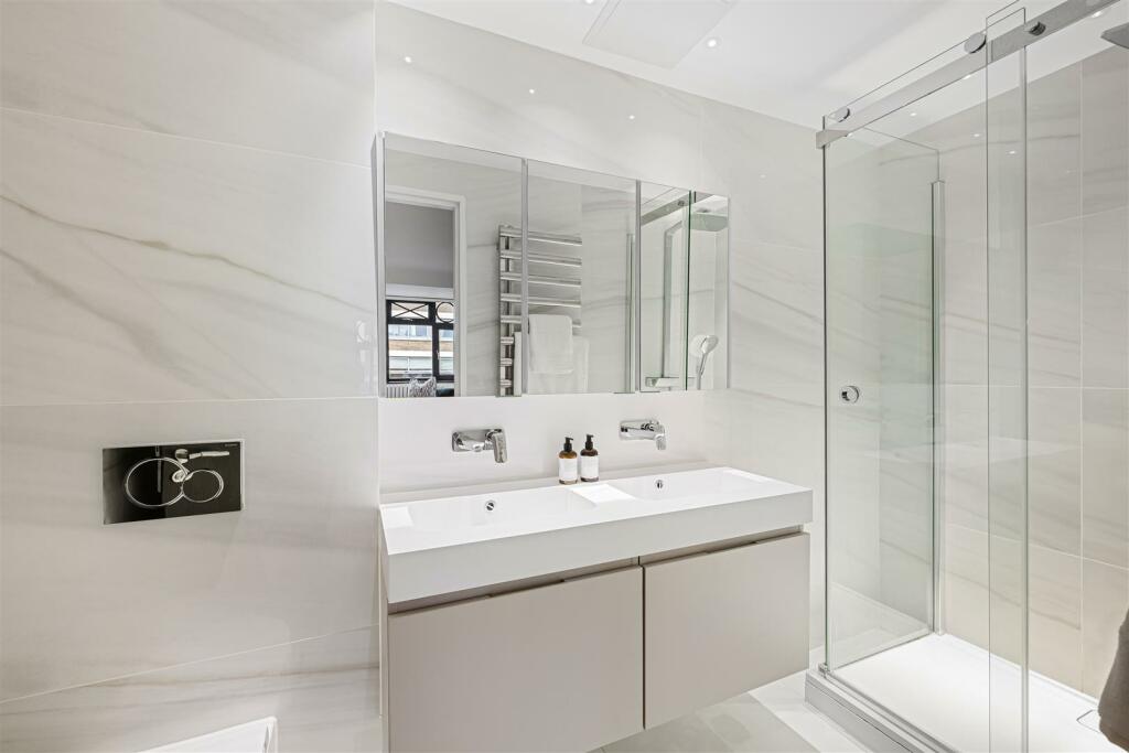 Flat 21 Parkwood Point Hi-41.jpg