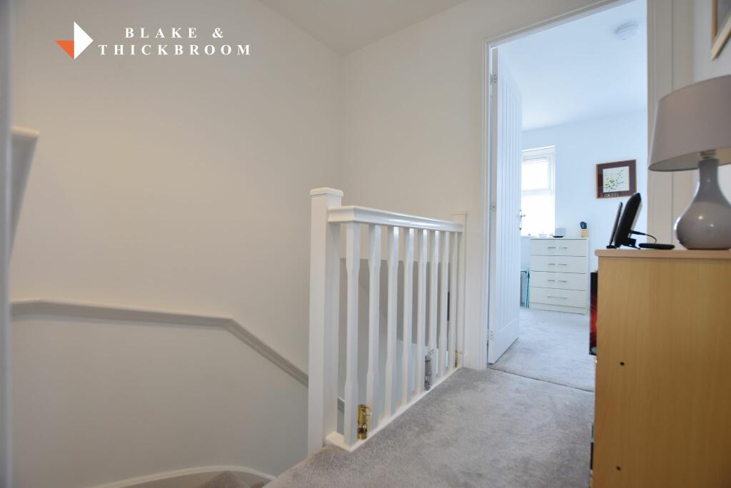 FIRST FLOOR LANDING