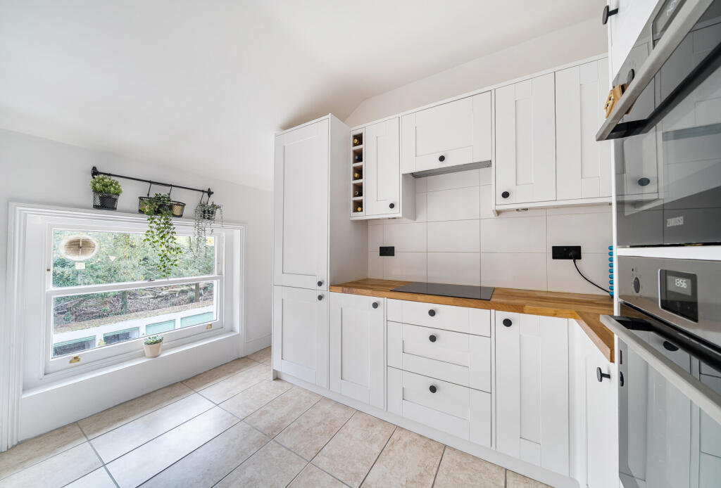 1371926-3-68f798a...