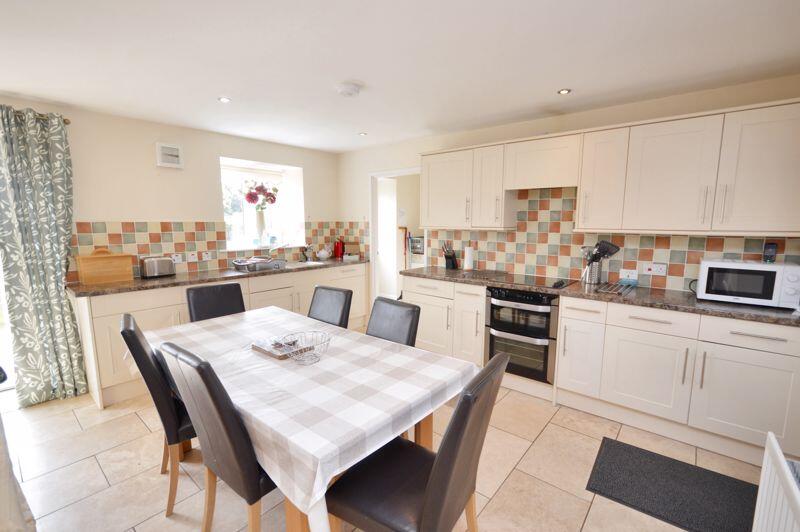 Dining kitchen