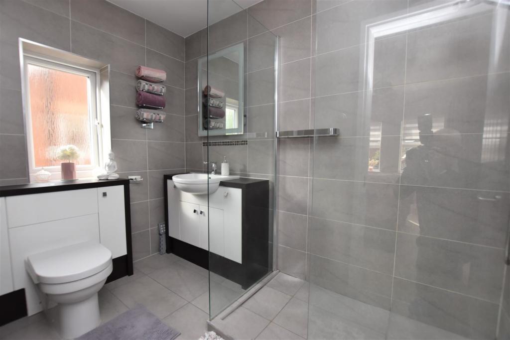 En Suite Shower Room.jpg