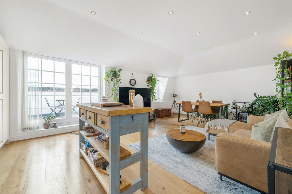6, 49a Clapham High Street-10.jpg