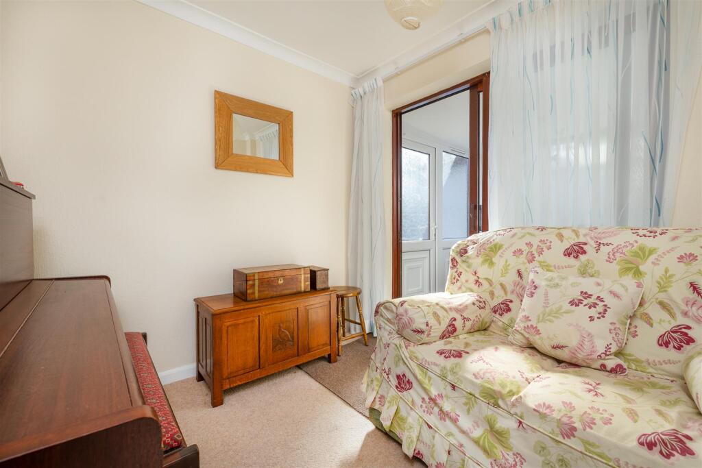 9 Holly Close, Moira