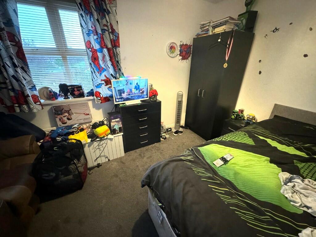 BEDROOM 2