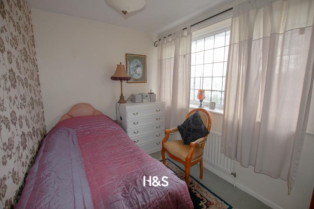 14 Woodrow Crescent - bed4.jpg