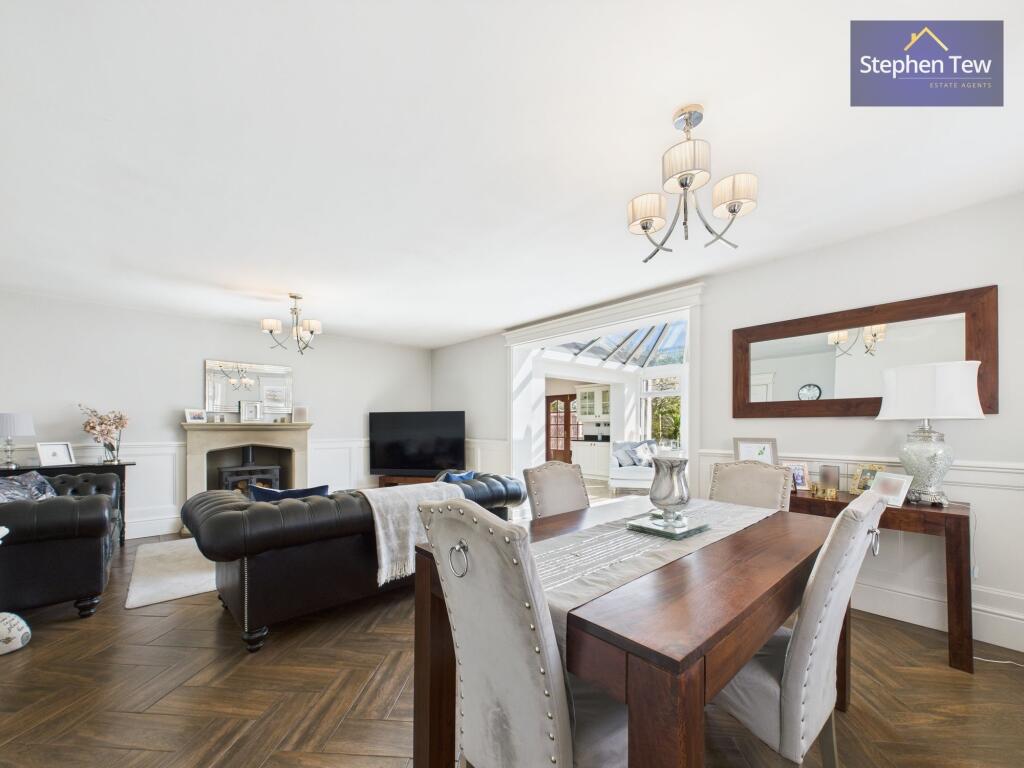 Lounge/ Dining Room