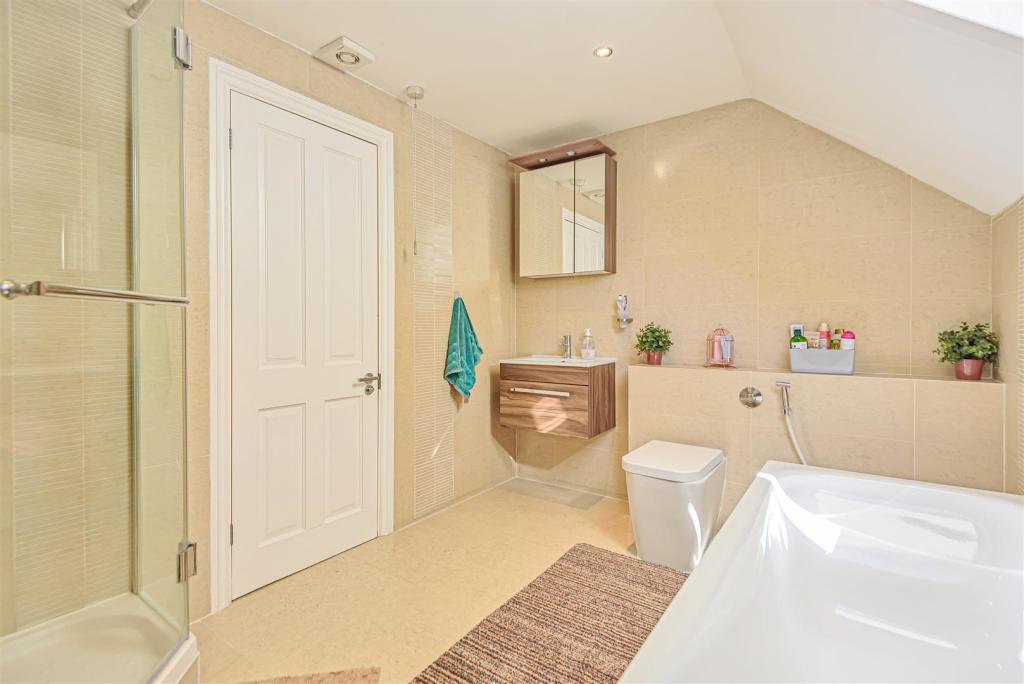 Bathroom 2.jpg