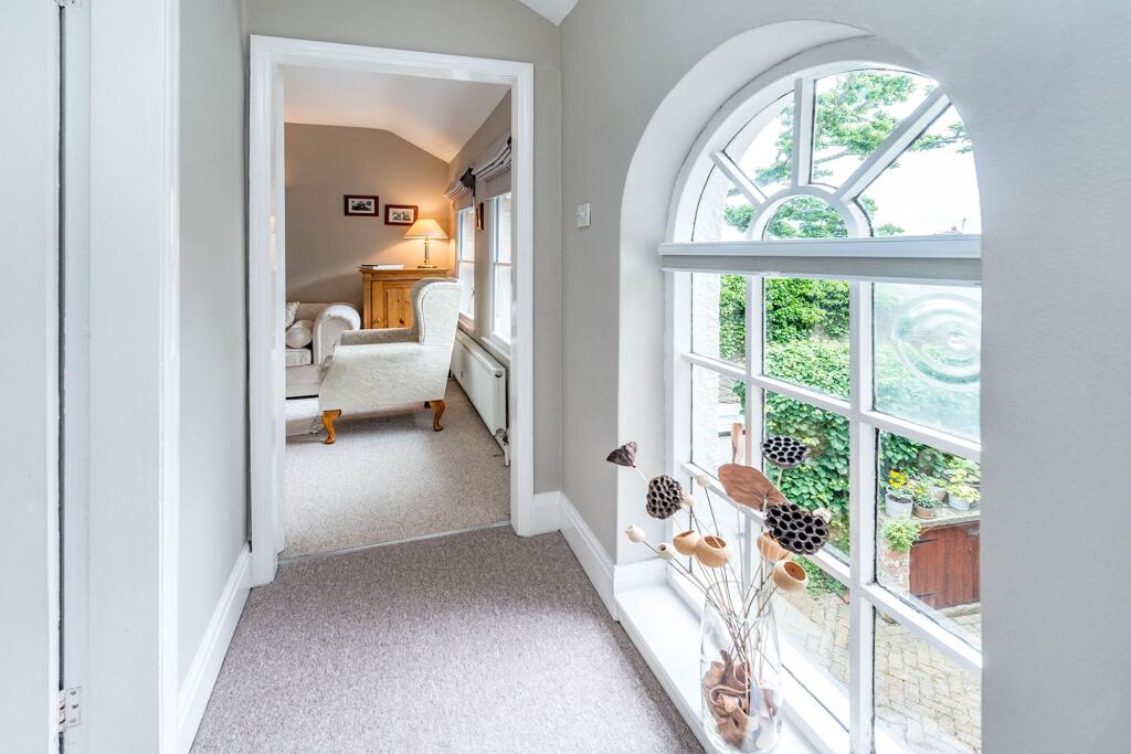 WC HALLWAY AND LANDING