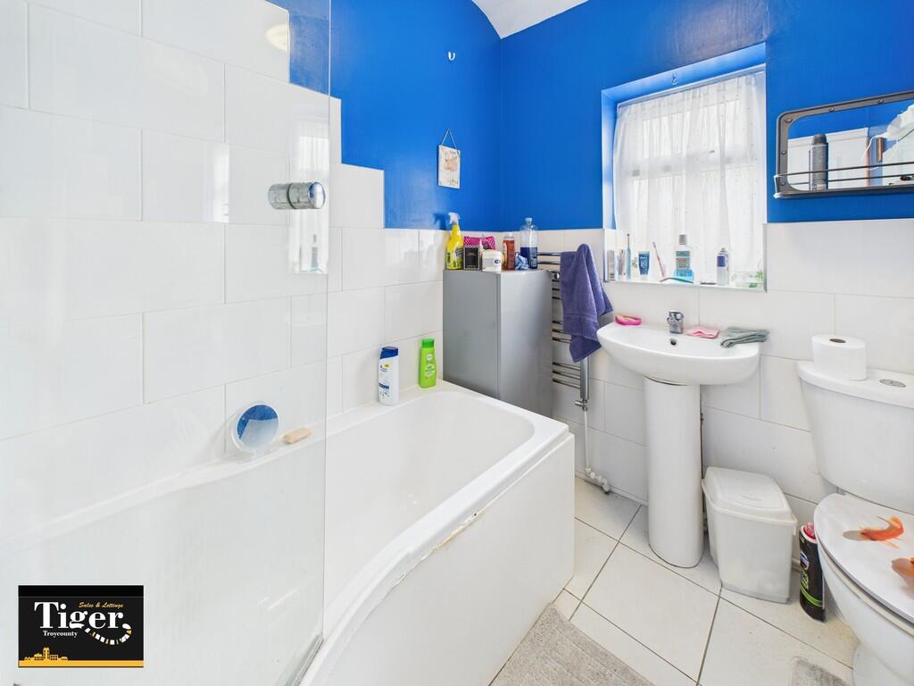 CAM02176G0-PR0627...