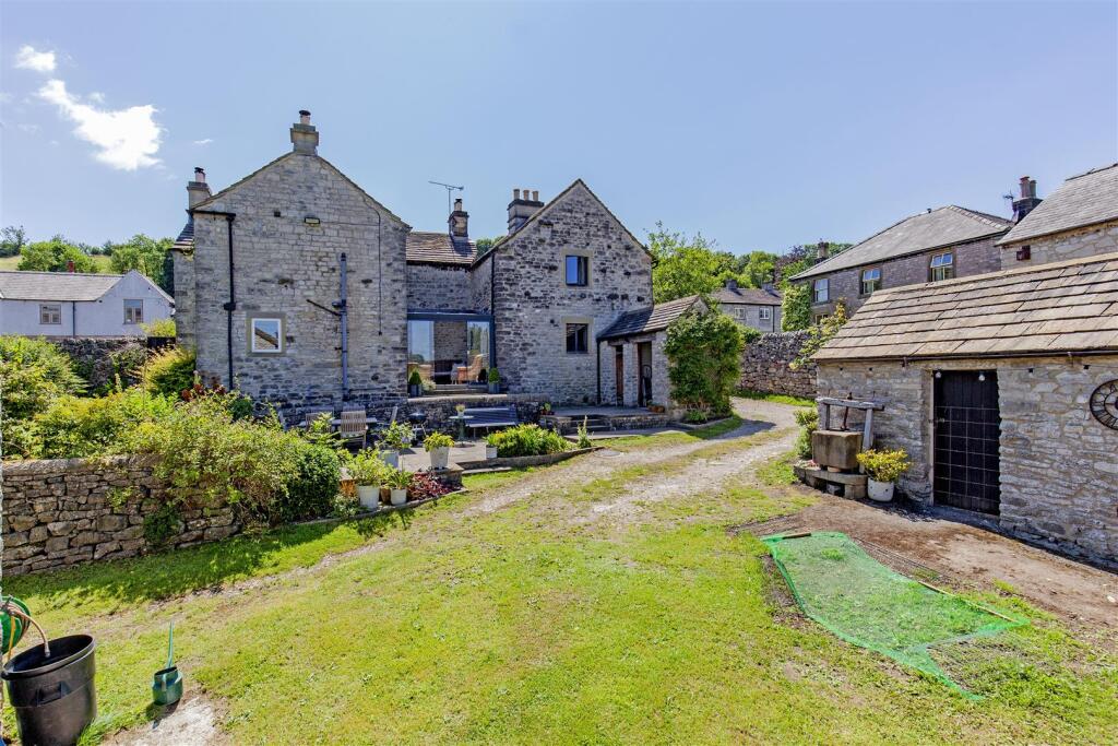 Rear External-10.jpg