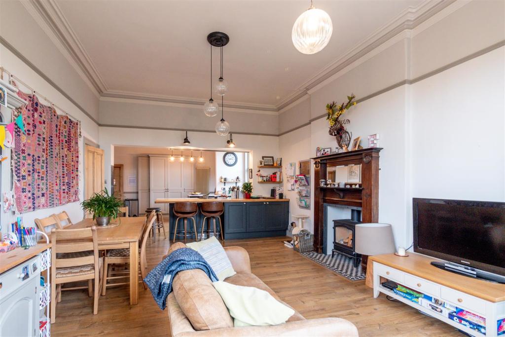 Lounge Aspect 4.jpg