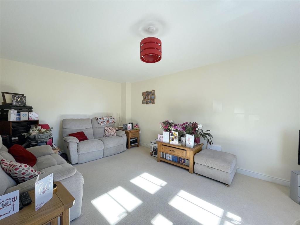 Living Room (1).jpeg