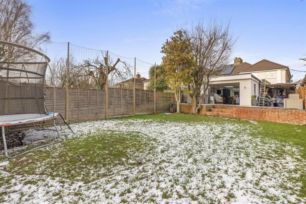 101 Cressex Rd, HP12 4PS-13.jpg