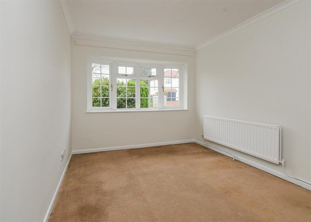 2c Blackburn Avenue - Lounge.jpg