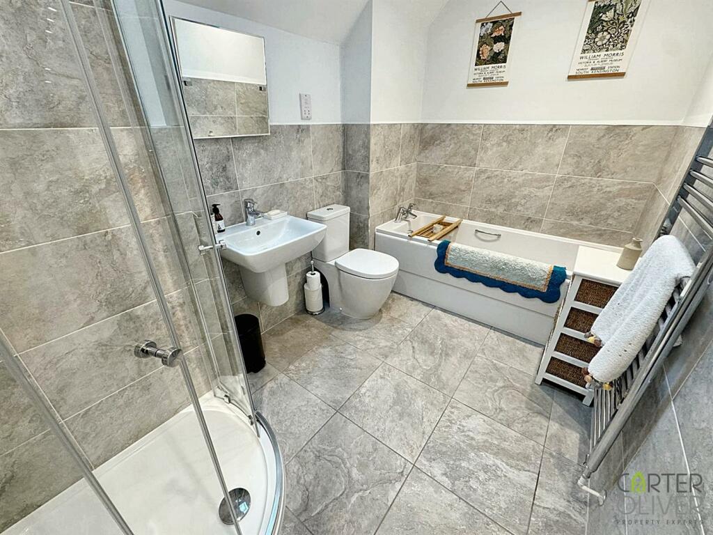 FAMILY BATHROOM (FRONT)
