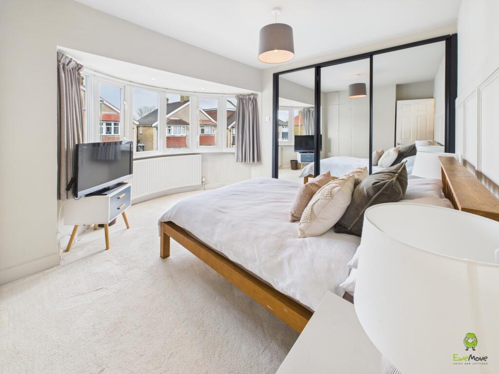 CAM03418G0-PR0191-STILL024