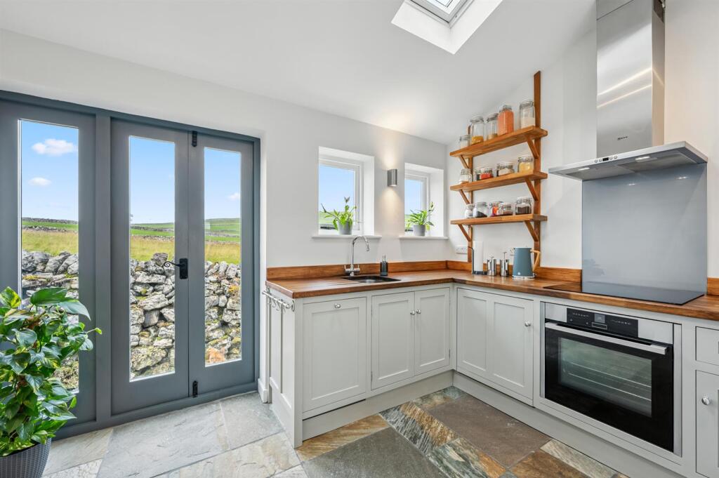 Saxton Mee 7 Litton Slack 0046.jpg