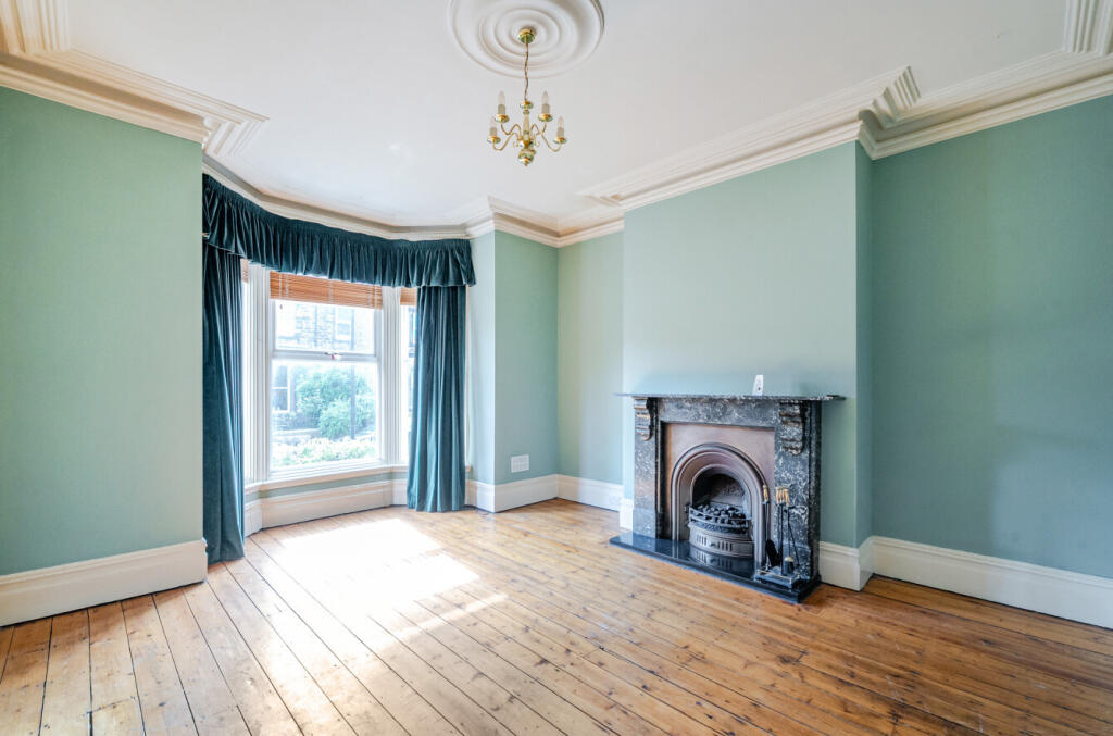 1334513-7-6895cb2...