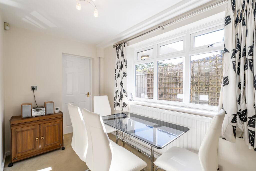 2 Oaken Drive_10.jpg