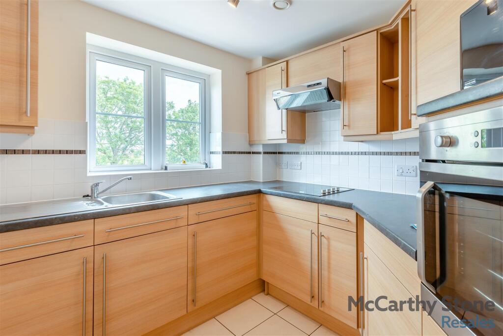 8656971-interior04.jpg