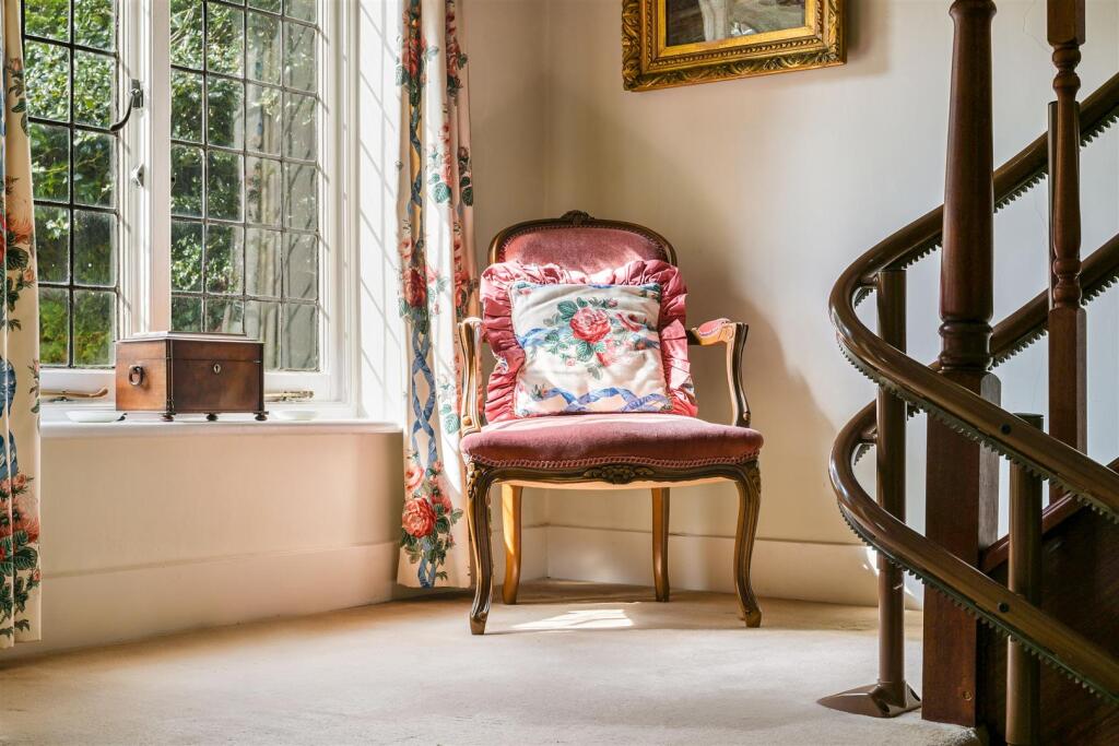 WALTON HEATH COTTAGE- (20).jpg