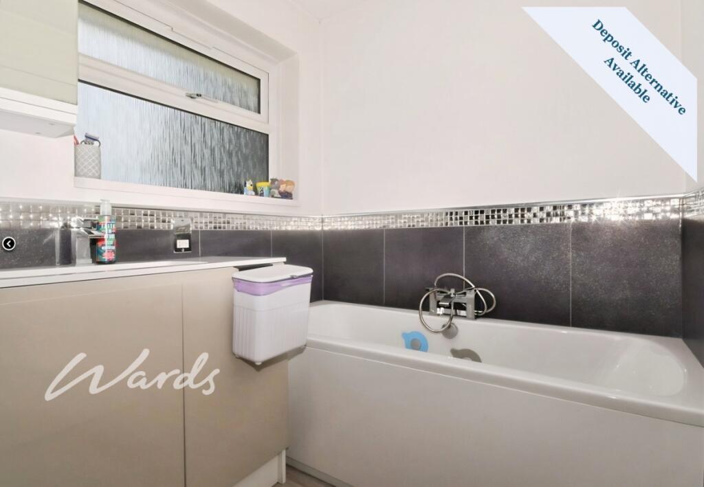 000e3dde-Bathroom