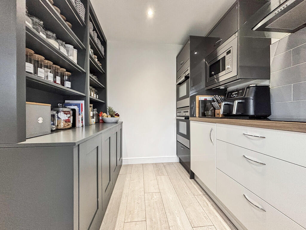 Kitchen/Family Ro...