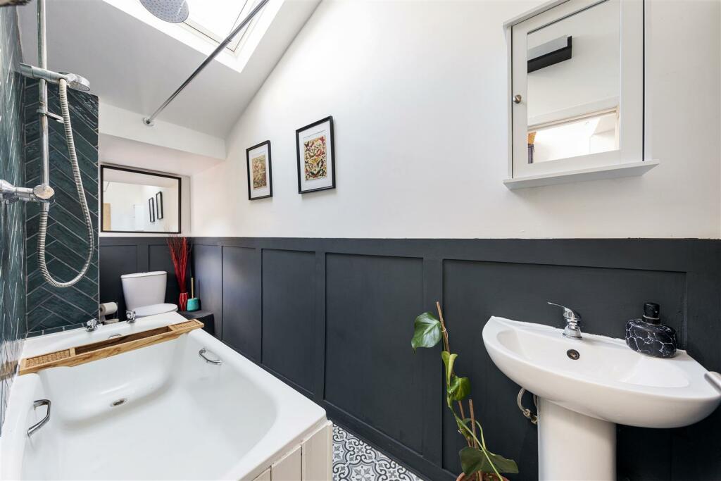 Chestnut Avenue, E7