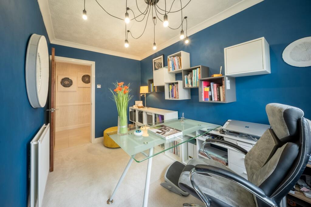 Bedroom 5 (Office)
