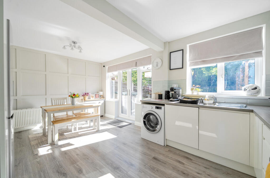 3-682307823c2c9-1...