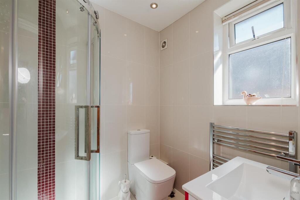 En Suite Shower Room - Bed 2