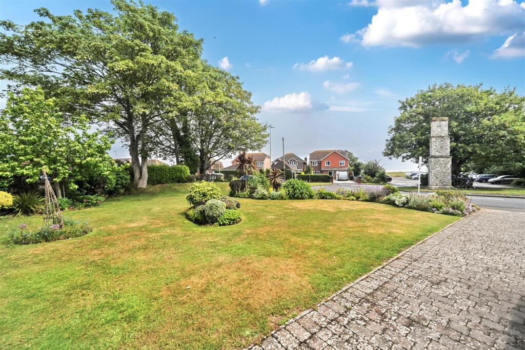 FRONT GARDEN