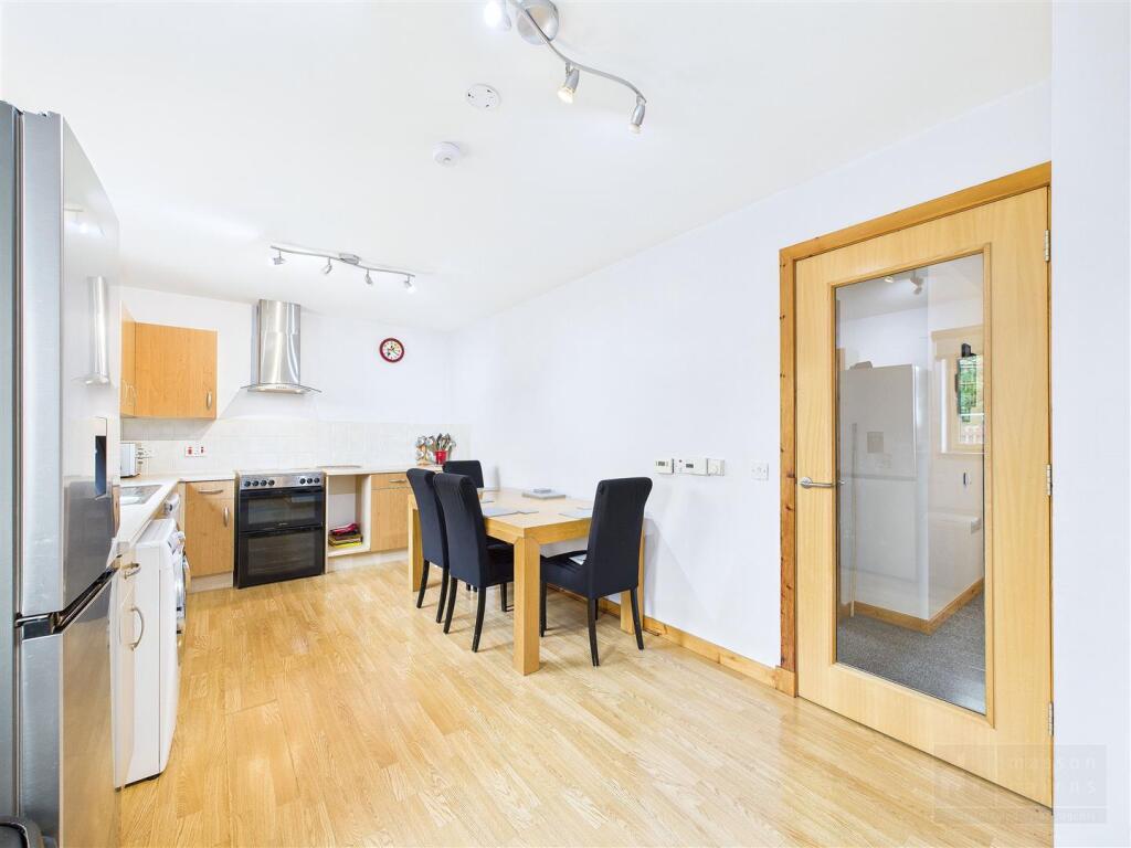 Kitchen / Dining