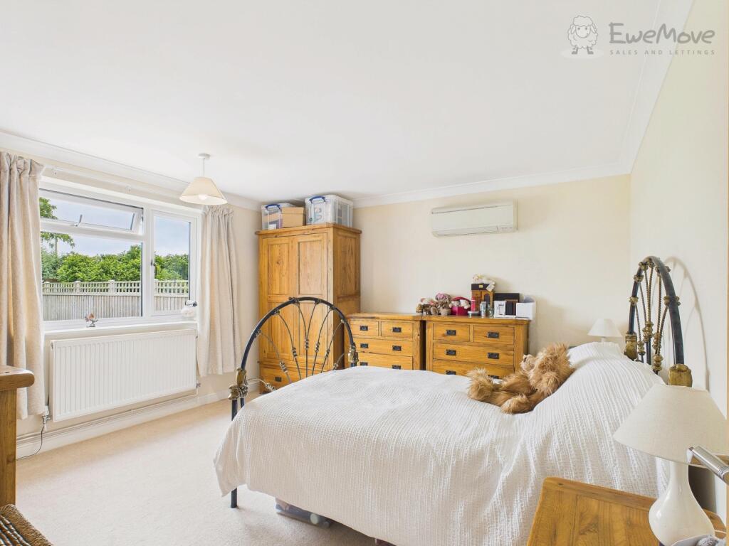 CAM03640G0-PR0048-STILL003