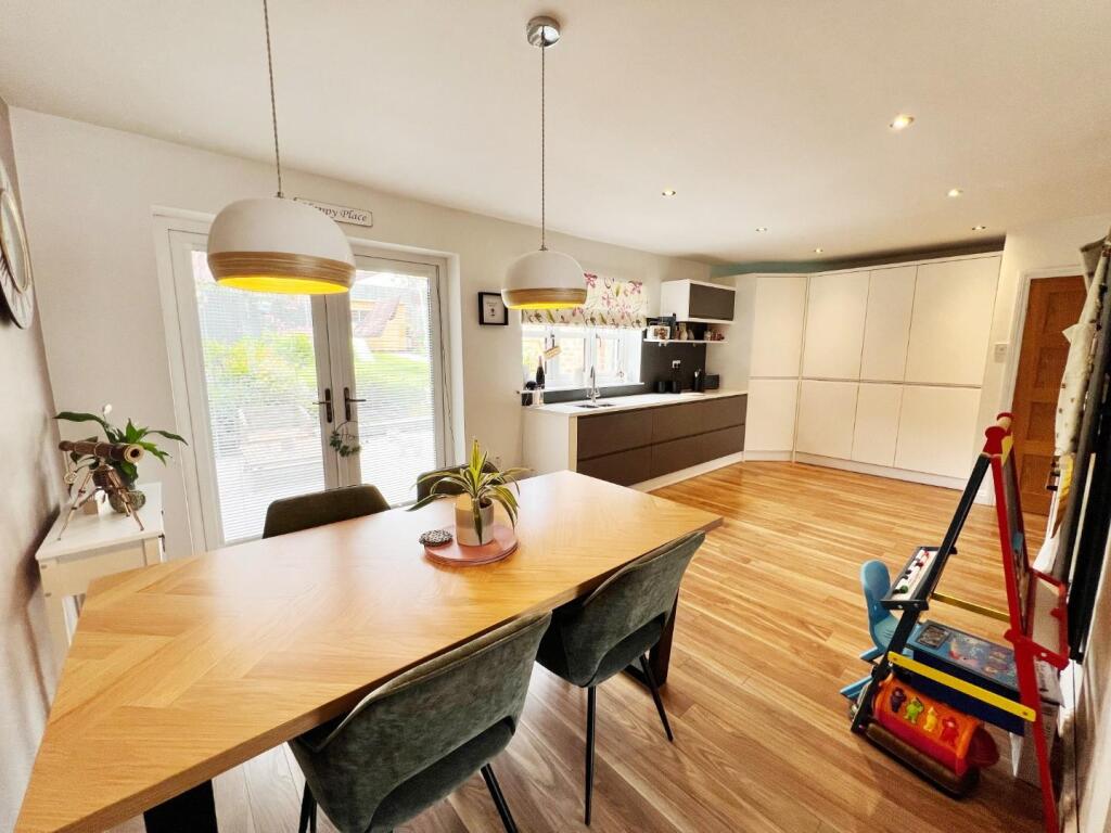 Kitchen / Dining room.