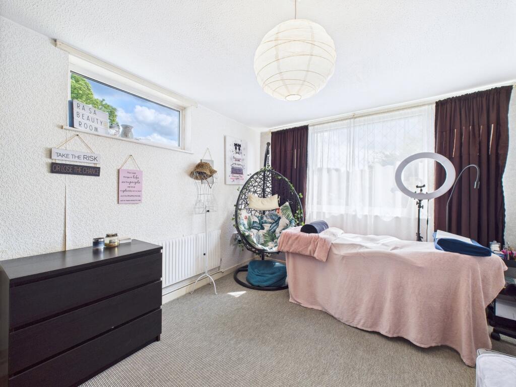 CAM01909G0-PR0346-STILL007