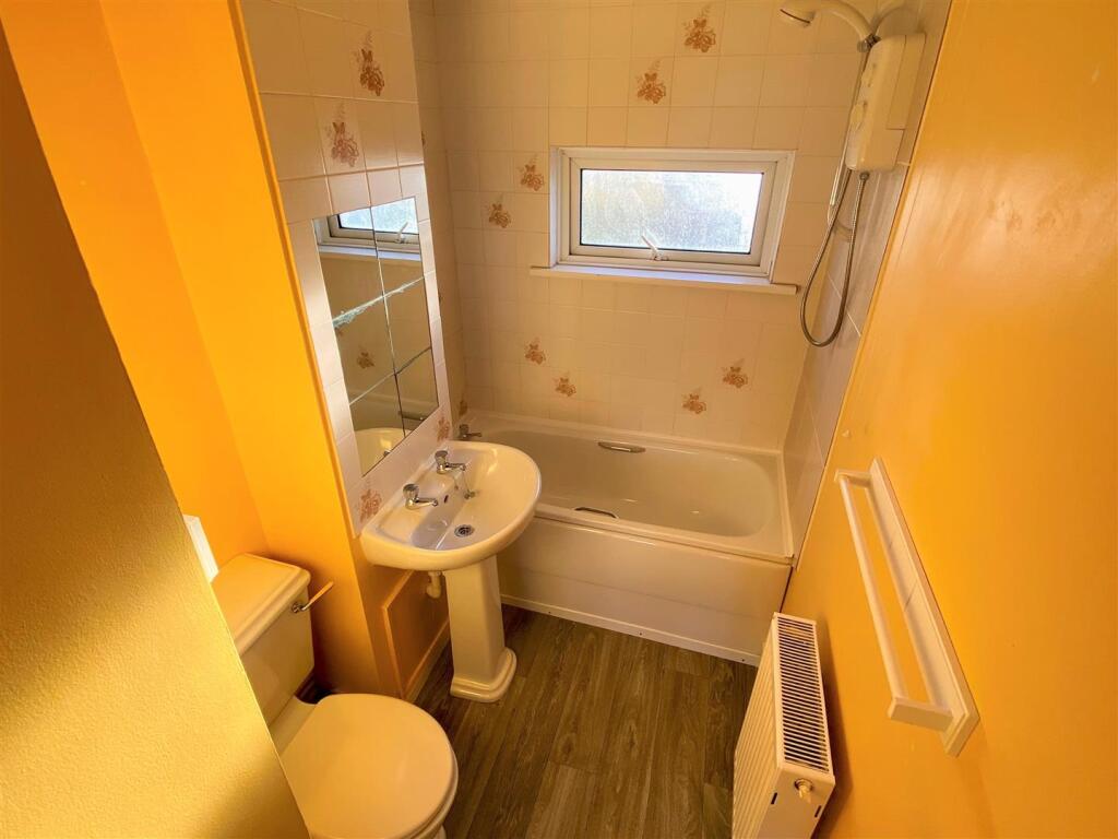 12 Coastline Court Bathroom