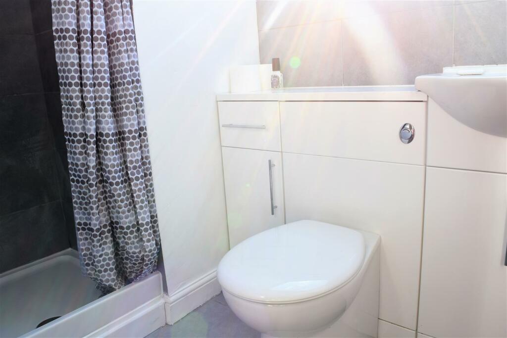 Bathroom 2.JPG