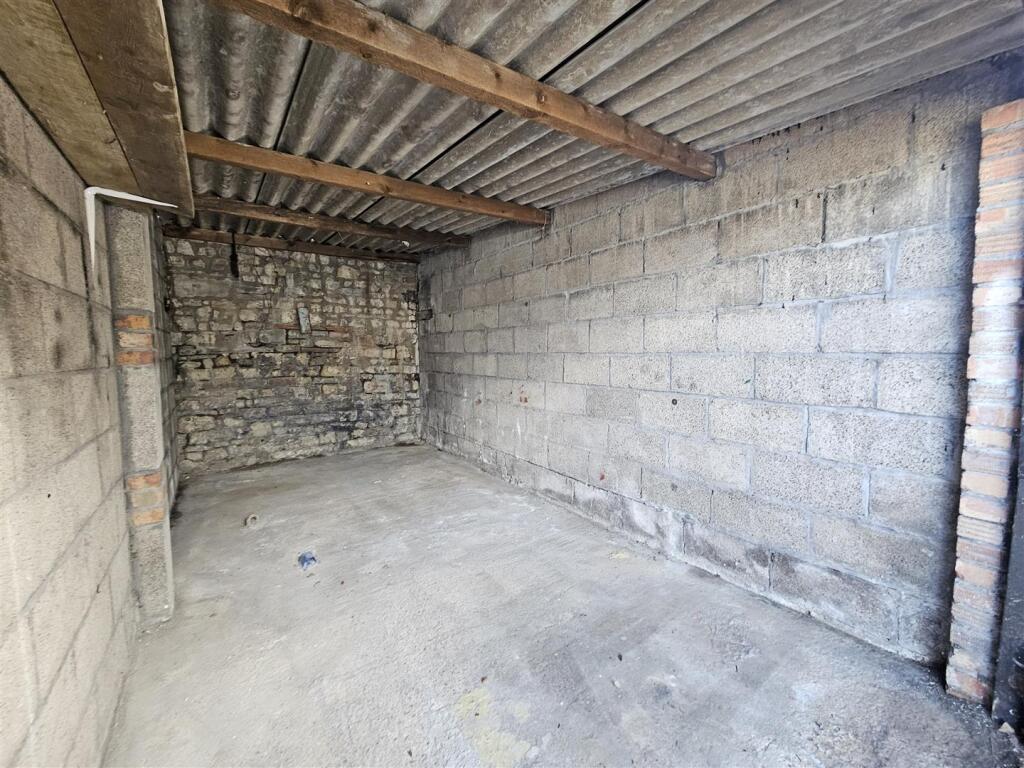 7 - Garage for Auction, Kathdene Gardens, Ashley D