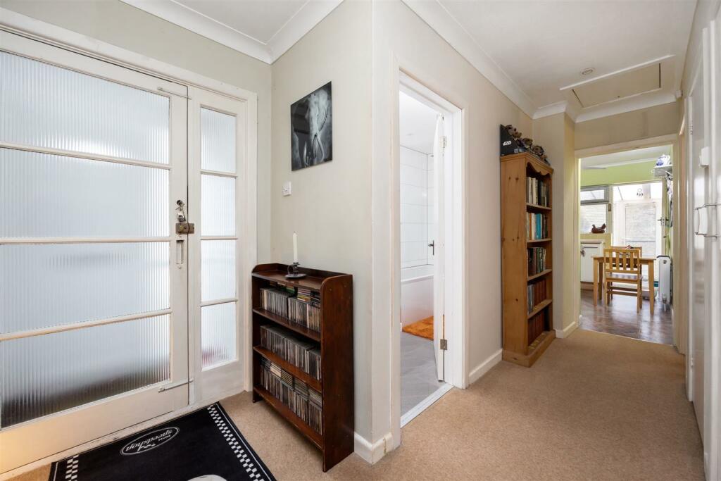 Hangleton Way 25 ENTRANCE HALL.jpeg