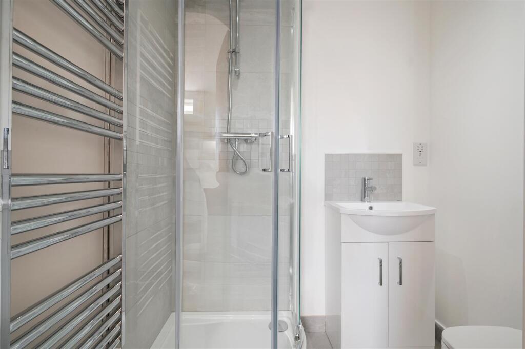 Bellingham Road 1-3, Apt 2.04 Ph3.jpg