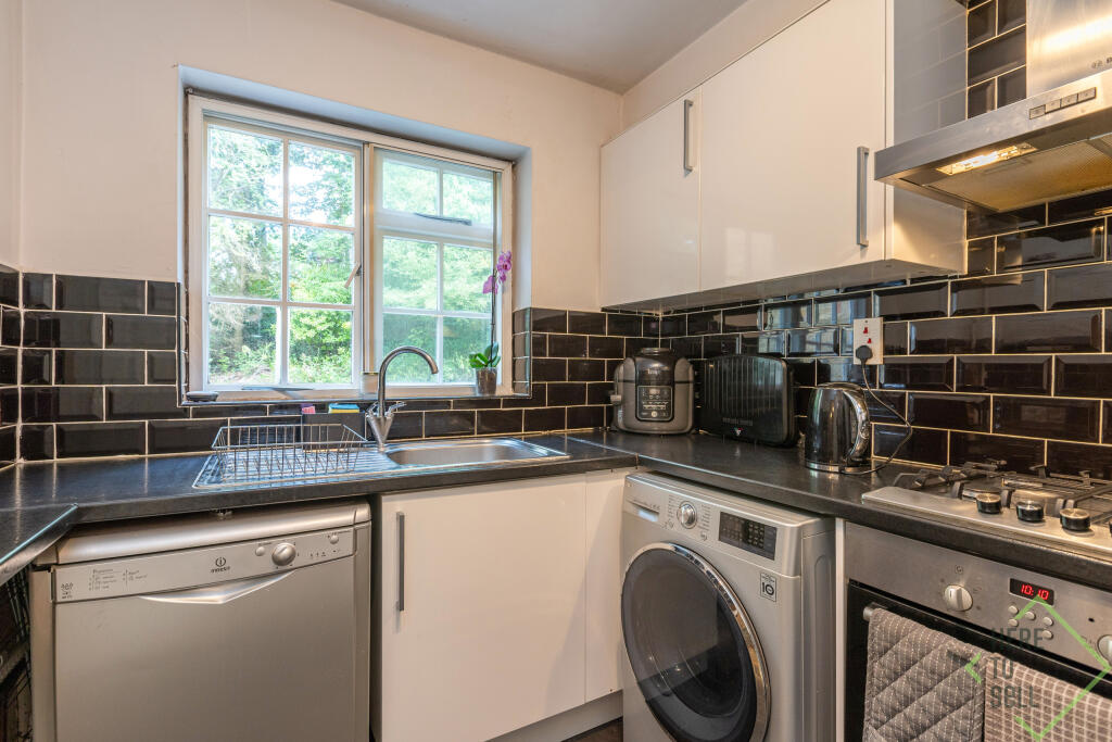 20 Crofton Way, Enfield, EN2 8HS-16