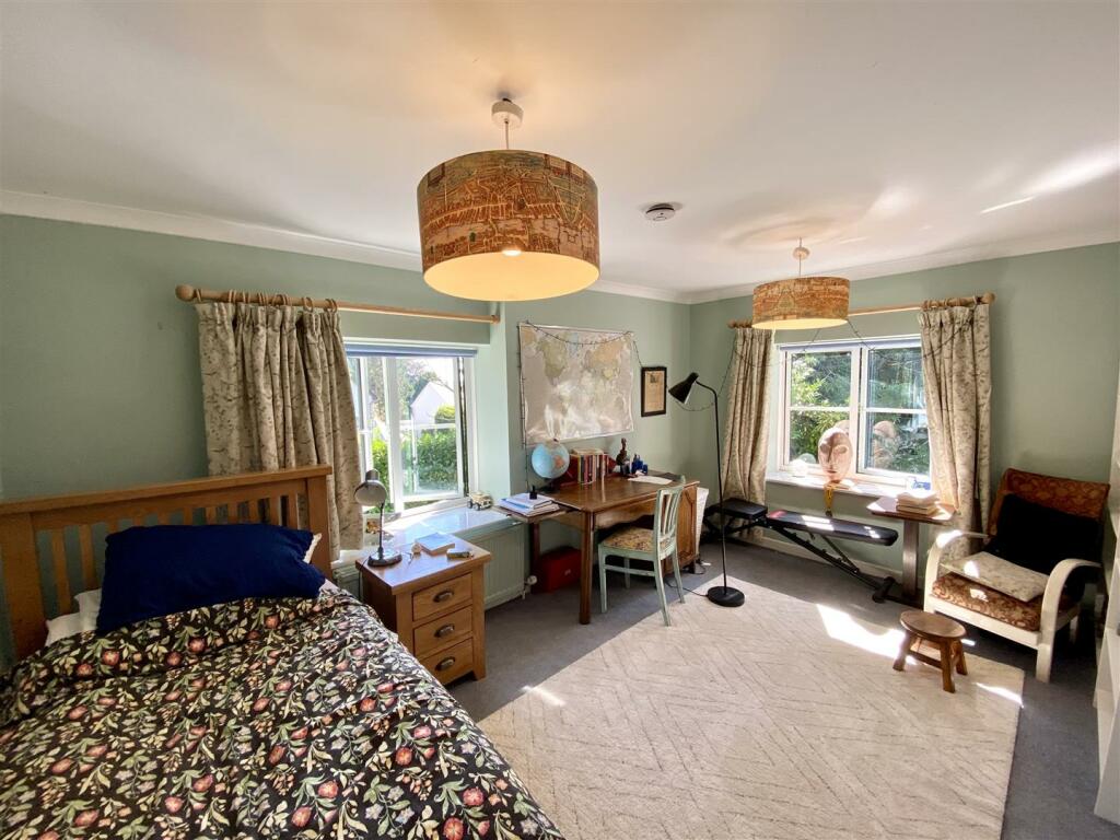 BEDROOM 2