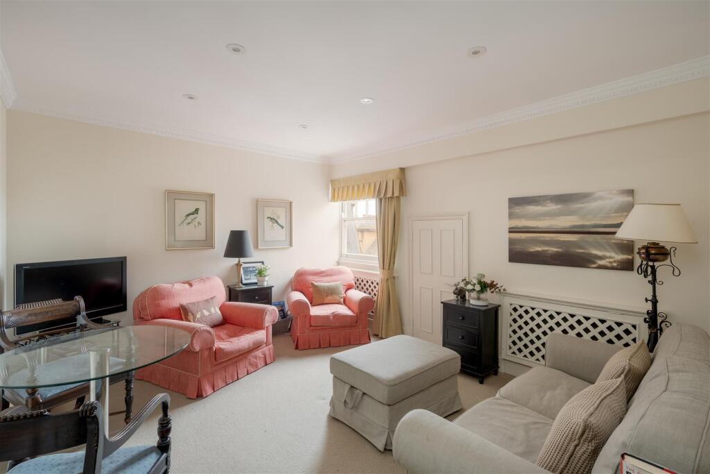 Flat 26, Tennyson House-1_Hi.jpg