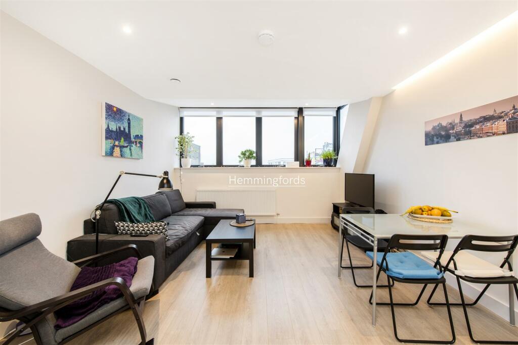 18 Cambridge House Hi-1.jpg