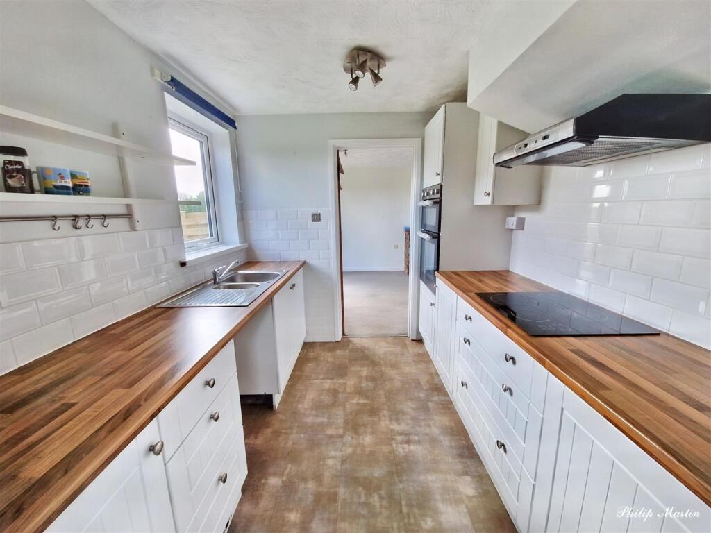 Kitchen two.jpg