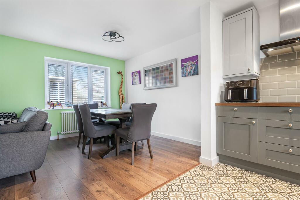 Kitchen / Dining Area