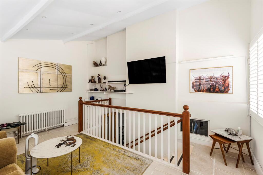 Dining room 1.jpg